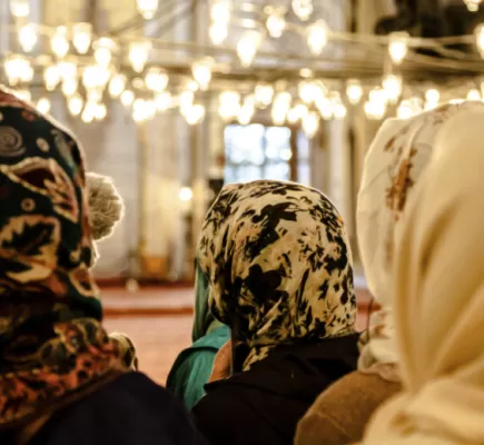 الإخوان المسلمون: استغلال المرأة لتمكين الرجال سياسياً